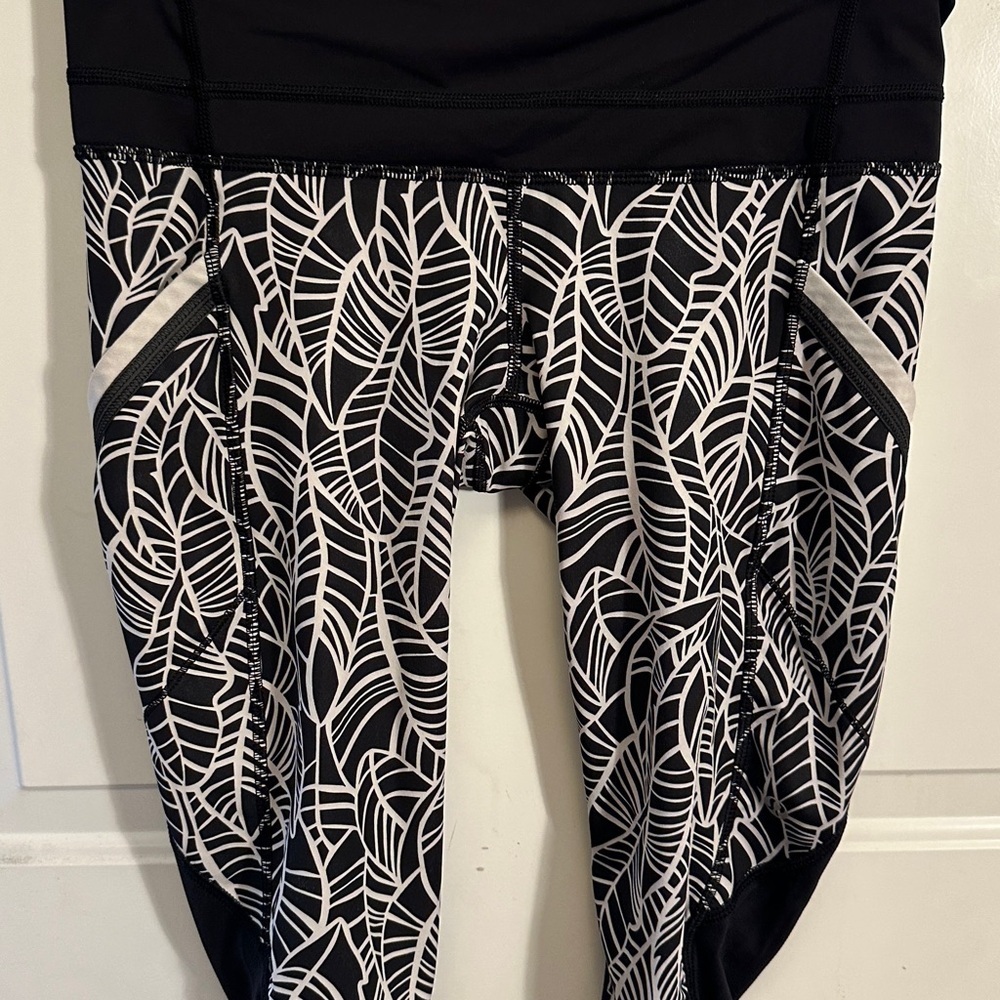 Lululemon Run a Marathon Crop II Pretty Palm Black Angel Wing Leggings Size 6 - Picture 5 of 16